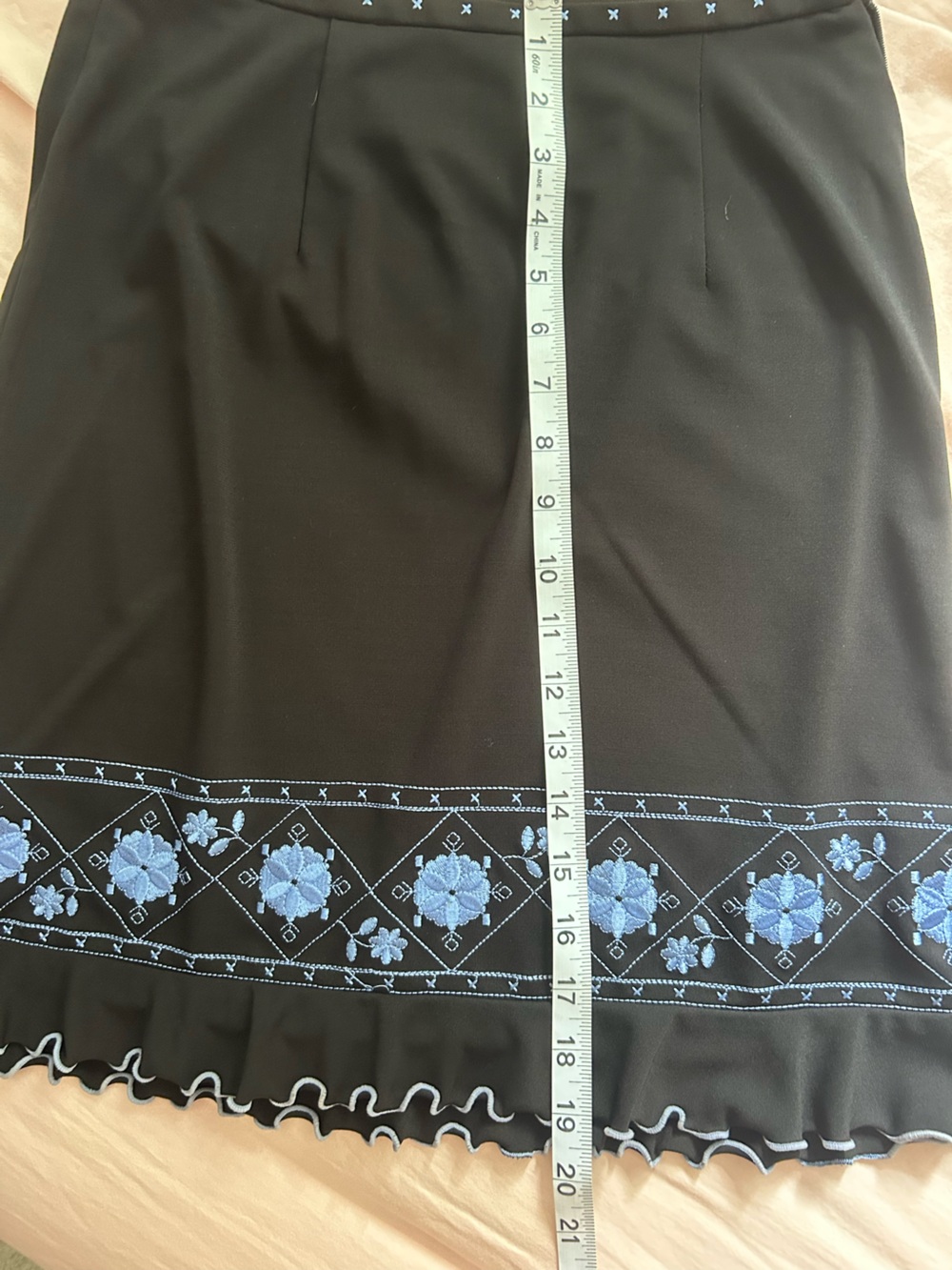 VINTAGE embroidered midi skirt - Picture 3 of 4
